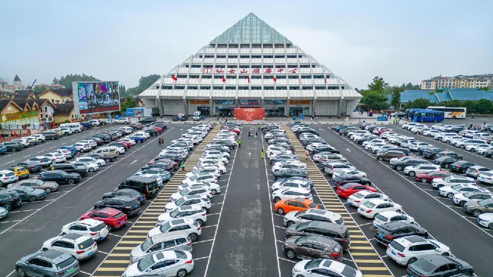 香港:国庆期间入境处预计约有1003万人次进出香港