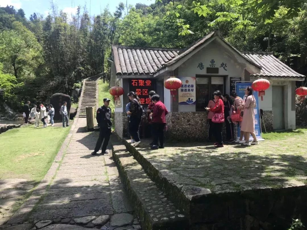 太火爆！“村里人”都来开户了！银证转账暴涨几十倍……三大资金正赶来