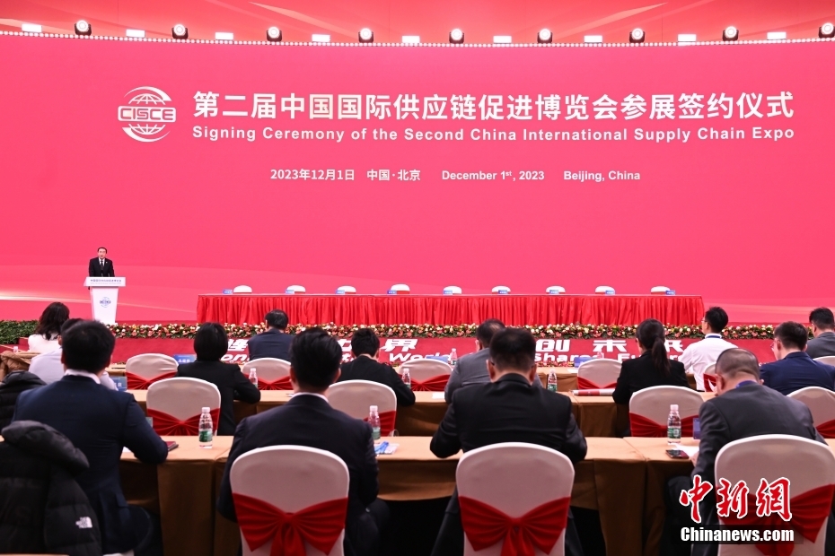 中外企业联合展示 链博会“链”味更浓