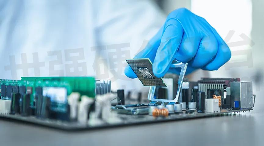 移远通信：公司有专门的XR研发团队，专注于AR+AI智能眼镜开发