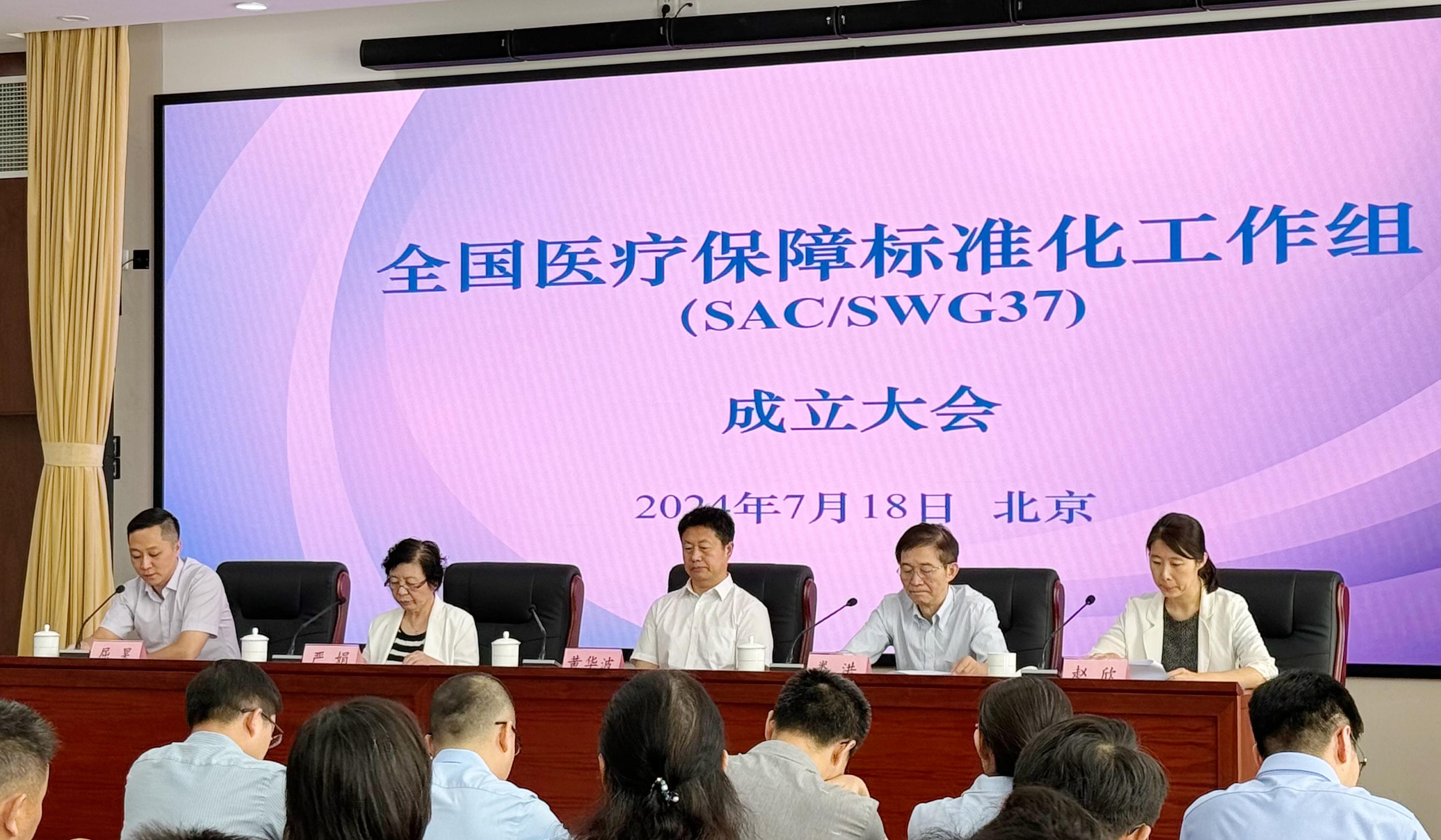 郭海燕大使与圭亚那国家标准局局长巴素共同签署中圭标准合作谅解备忘录