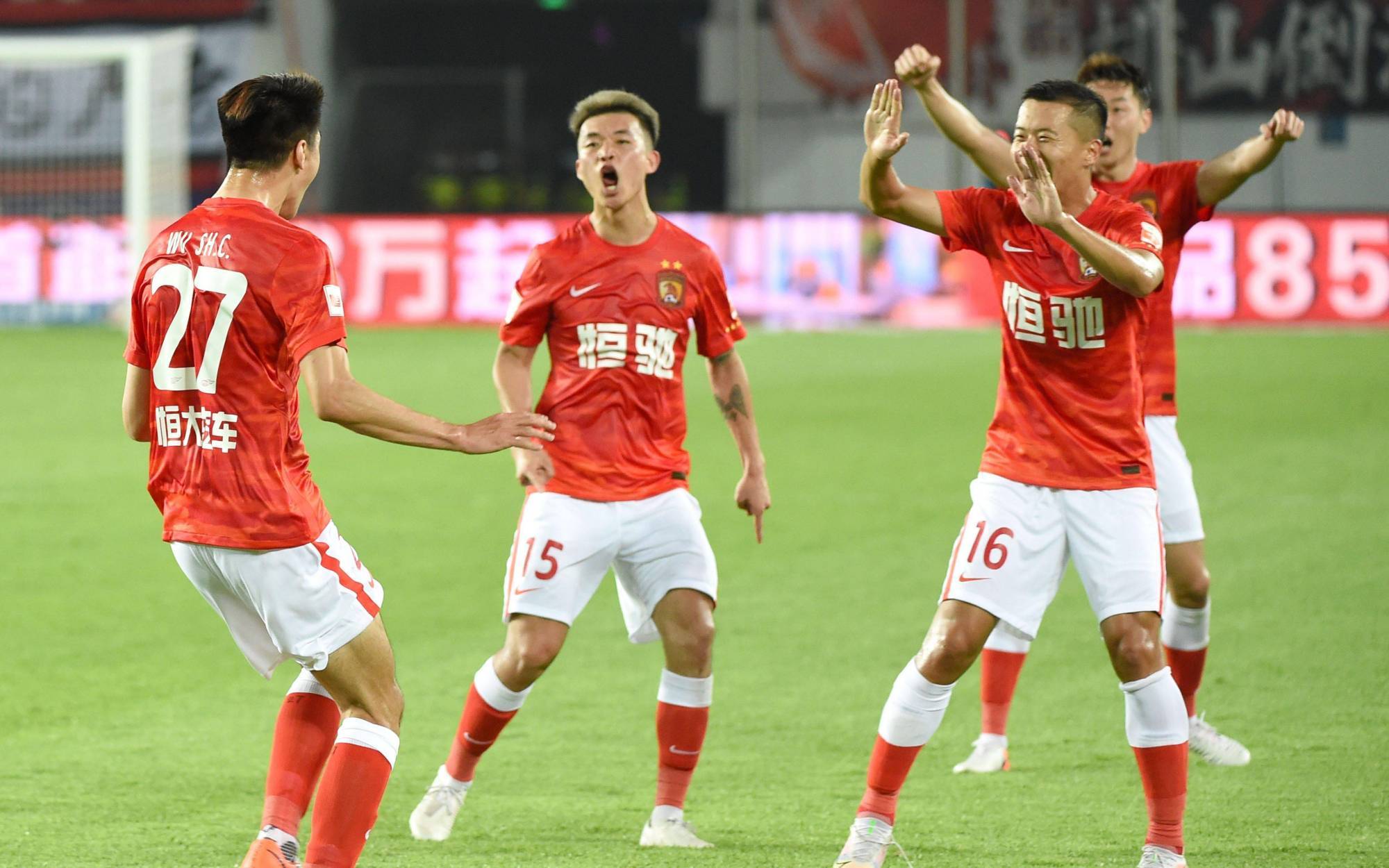 曾两夺亚冠冠军，中超八冠王广州队突然宣布：解散！背负沉重债务……郜林发文：“一辈子的骄傲！”