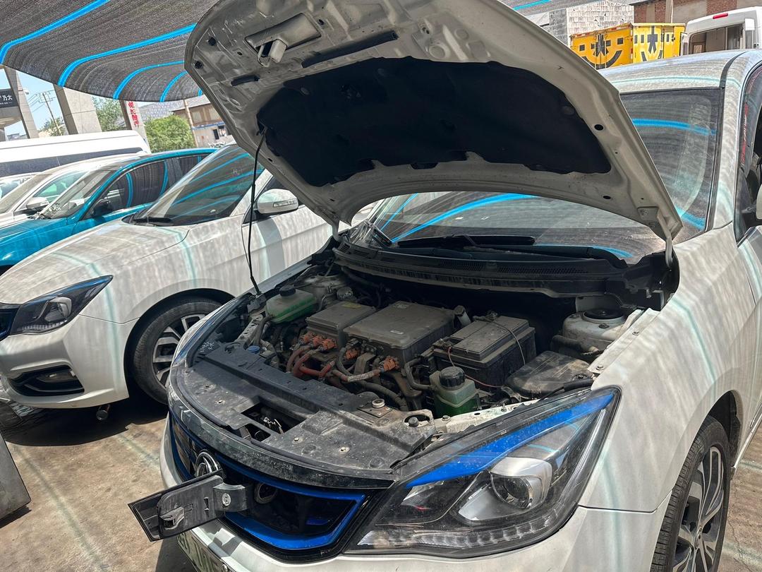 离谱的新能源汽车维修