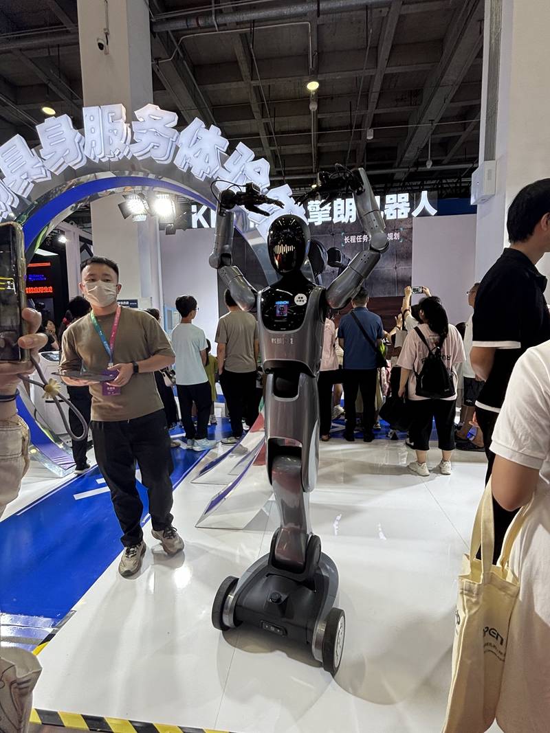 东方精工：公司在“人工智能+机器人”领域已有嘉腾机器人、若愚科技、乐聚机器人三个股权投资项目