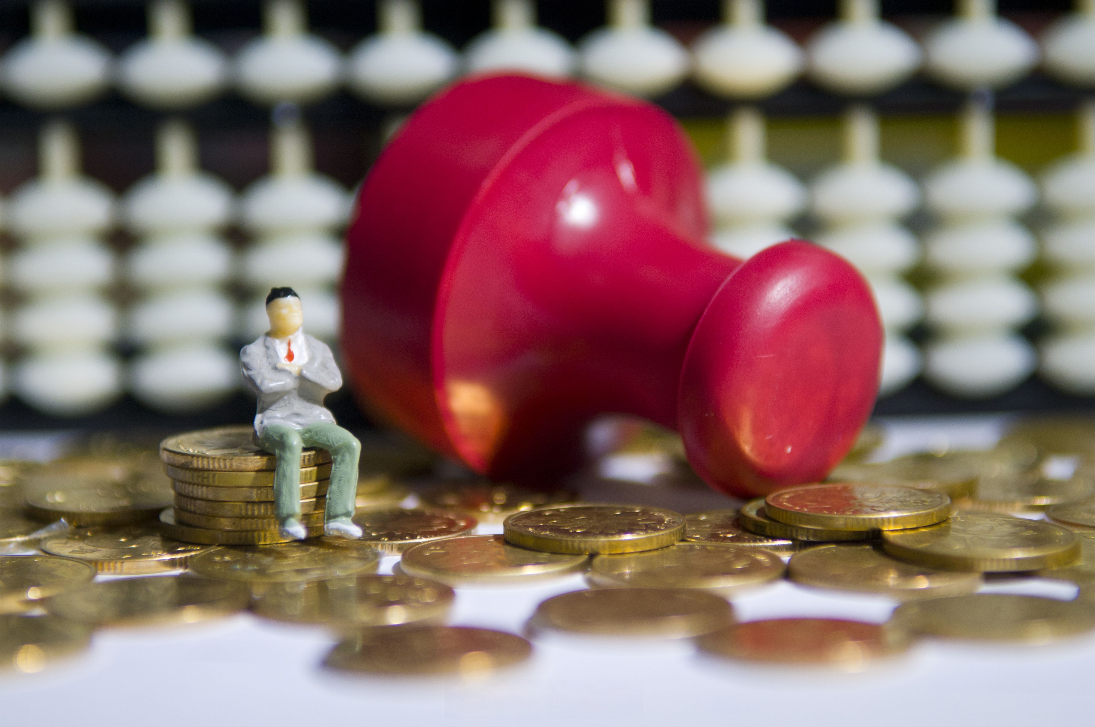 12月债基规模猛增8600亿 2024年蚂蚁基金用户稳健理财收益达197亿元