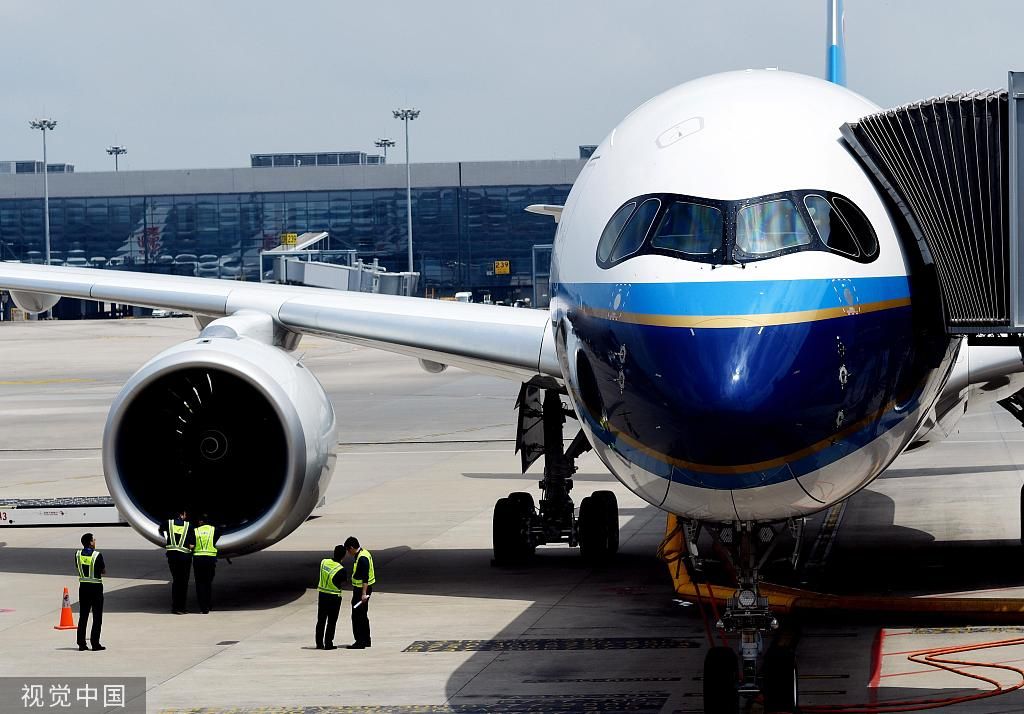 进博会观察|进博会首日 “新老朋友们”签下新大单