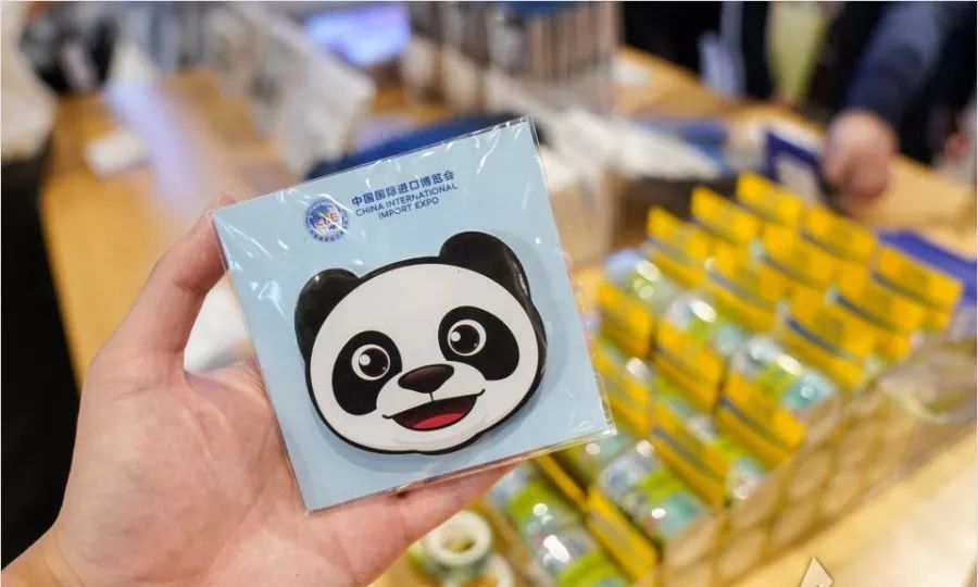 进博会观察|进博会首日 “新老朋友们”签下新大单