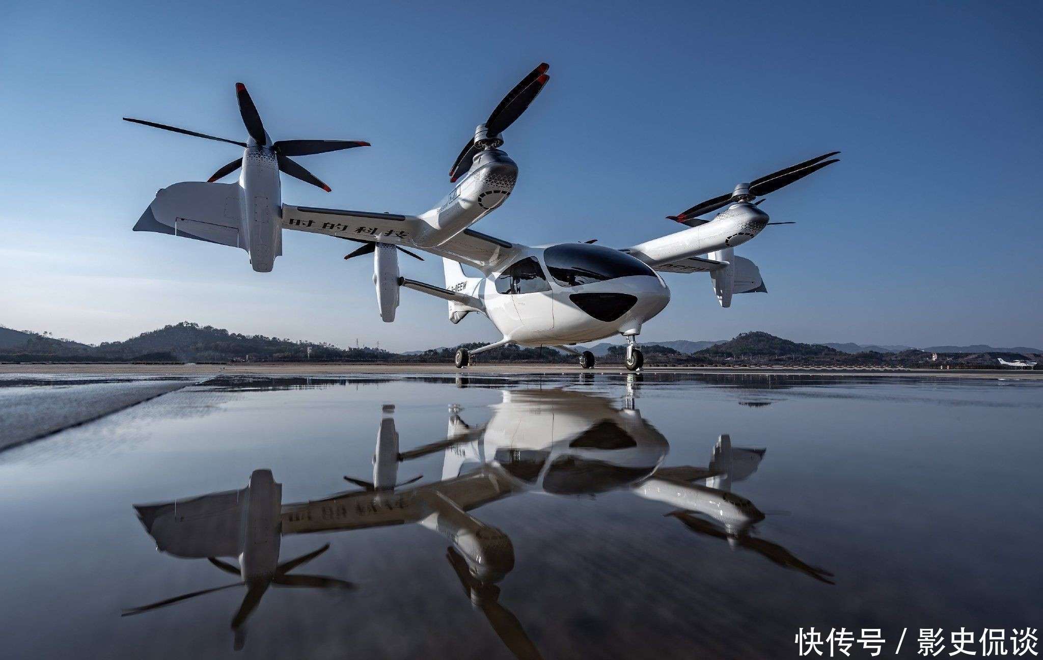 “空中出租车”飞入进博会起降点 御风未来全景模拟城市空中交通场景