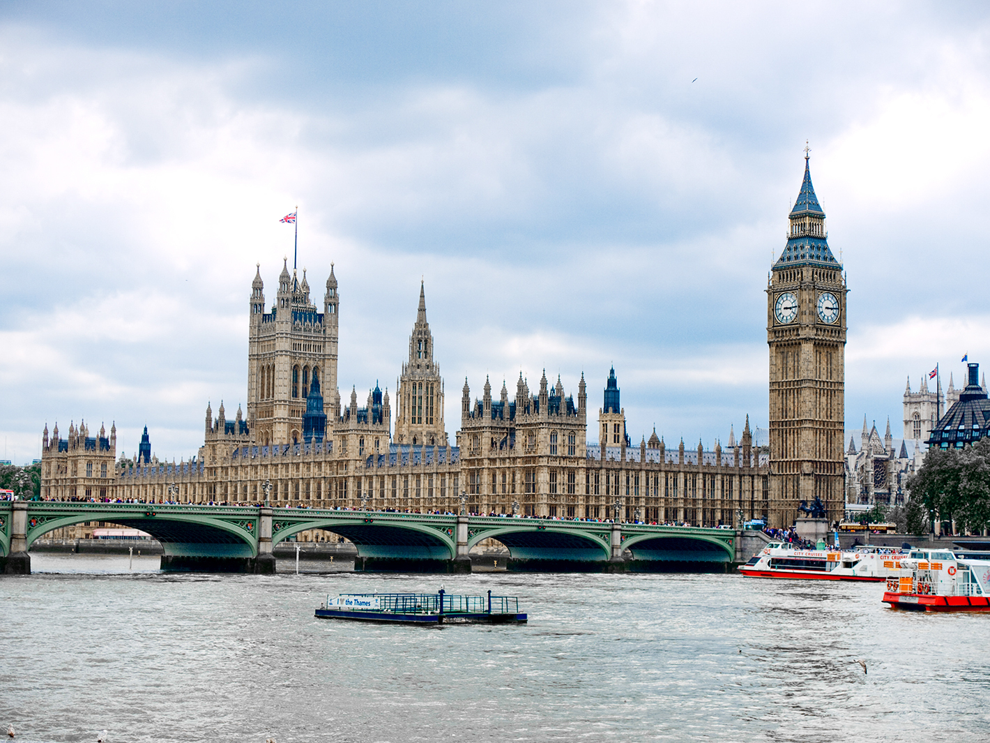 英国央行维持基准利率在4.00%不变