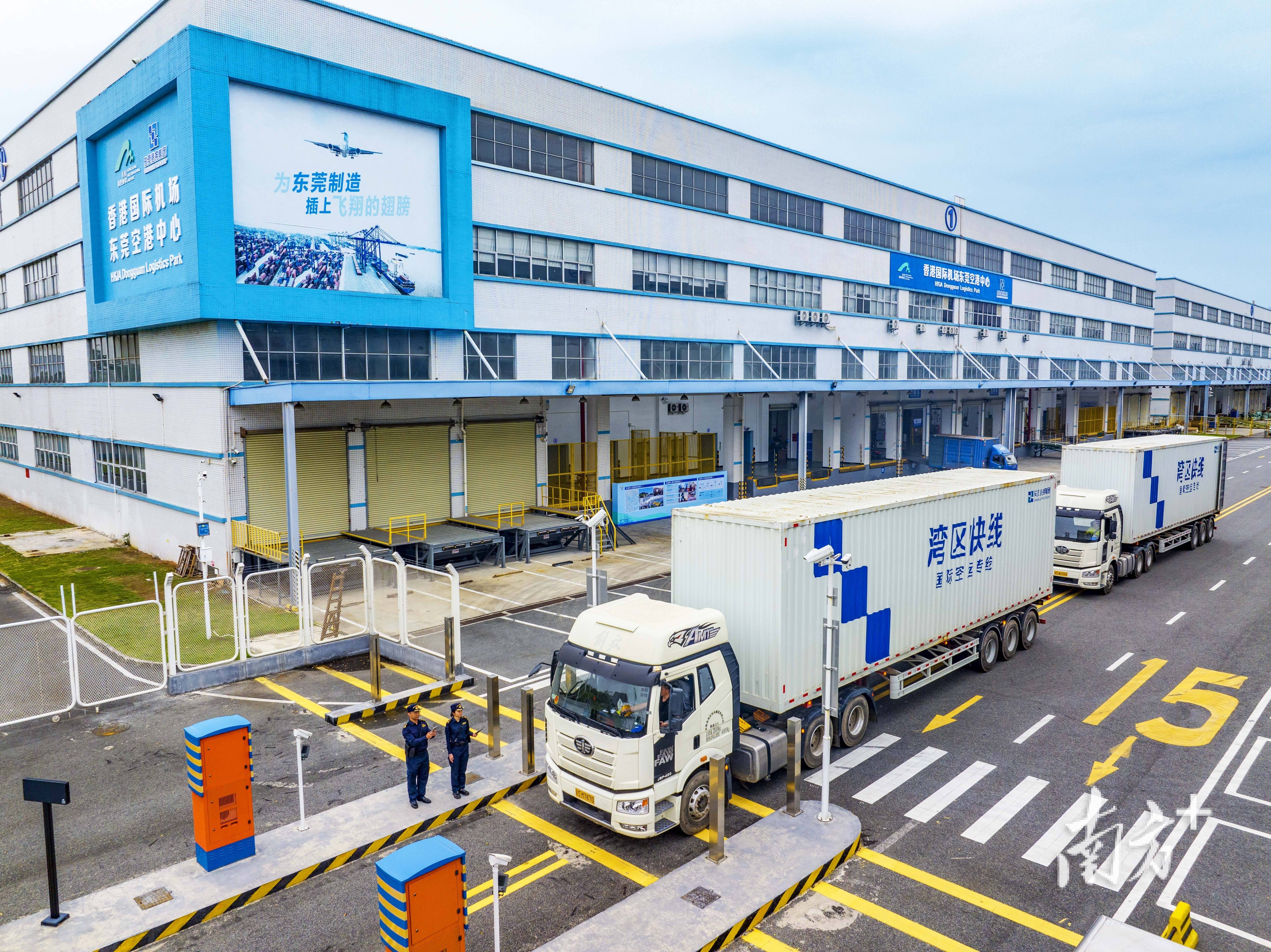 海关总署:前10个月我国一般贸易进出口23.64万亿元 增长2.3%