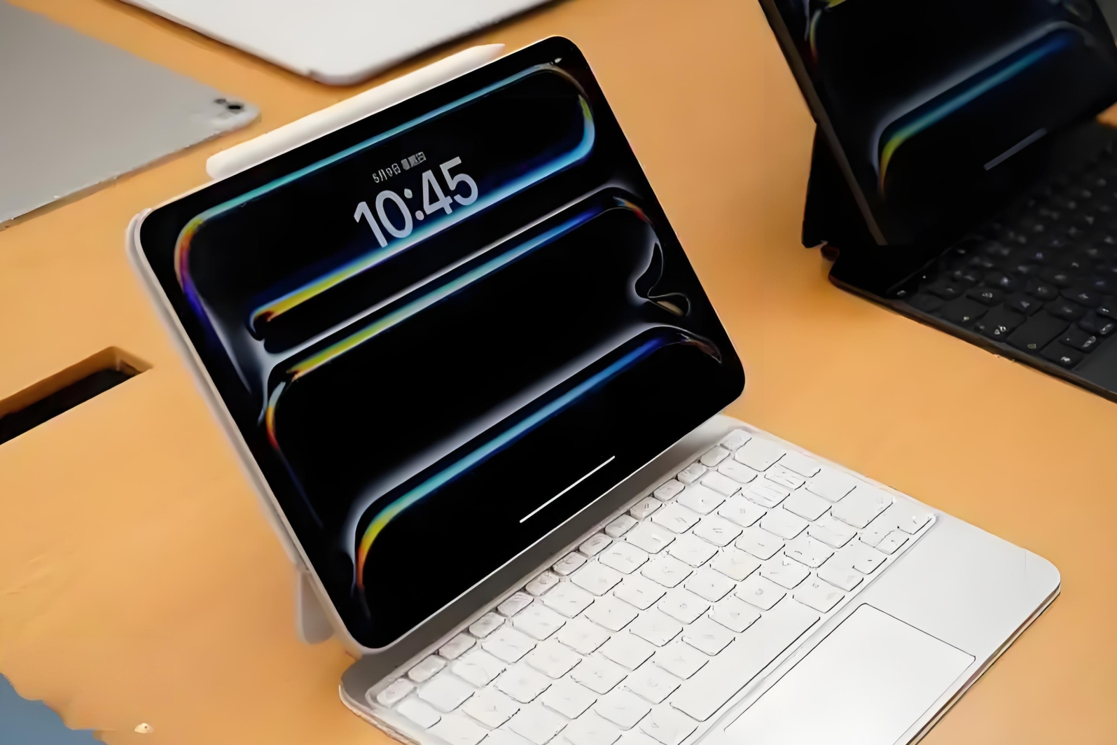 天数智芯重磅公布芯片四代架构路线图,彤央边端系列性能超越国际主流,首次公布标杆客户与规模化落地成果