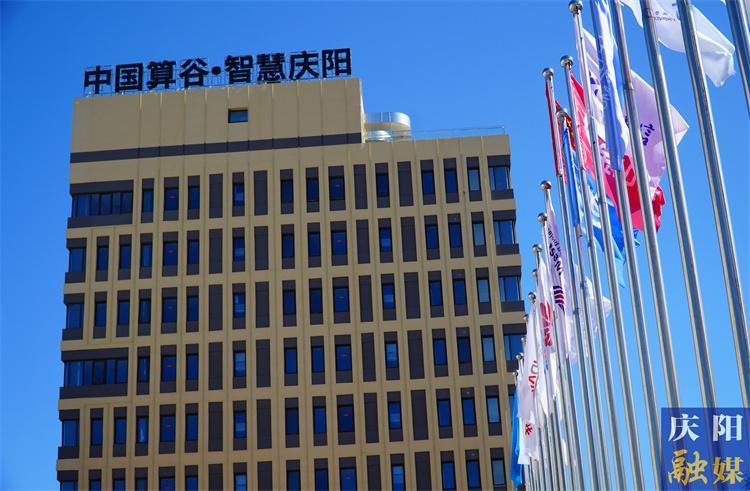 华联控股：通过中保清源汇海产业基金参股深圳聚能和珠海聚能