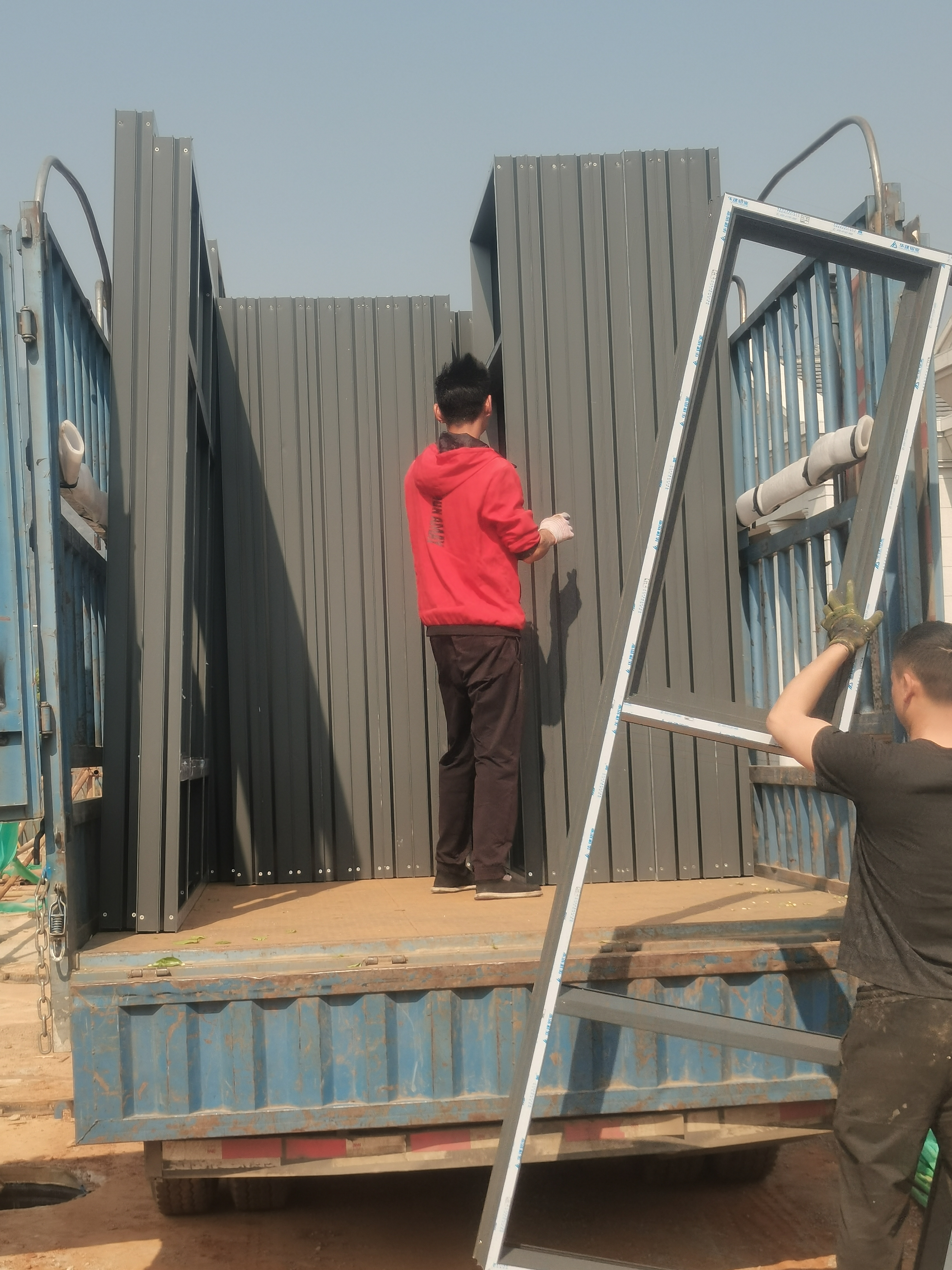 智谱：全球范围内对GLM-5的需求激增 全网寻找“算力合伙人”