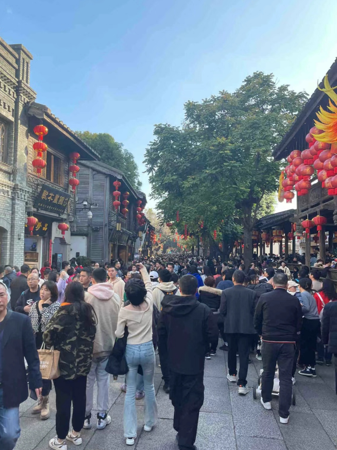 春节假期前六日成都商圈营业额同比增长4.1%