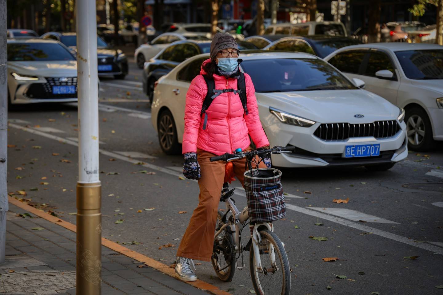 四预警连发！返程出行注意了！多地气温断崖式下跌，10余省份沙尘天气来袭，部分地区有沙尘暴！