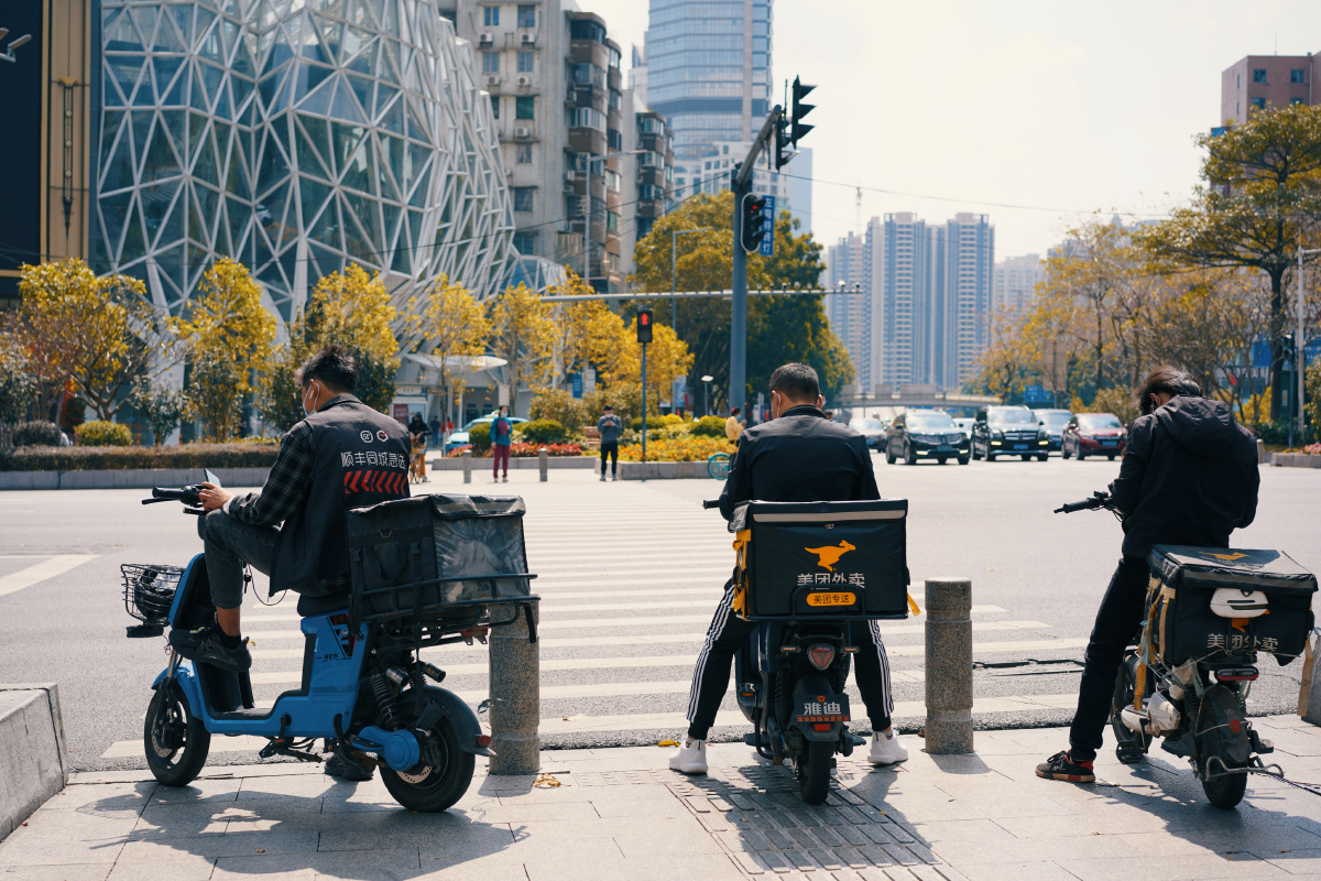 大年初二迎来首轮出游小高峰 美团旅行：广西崇左、江西景德镇、河南开封等小城加速“出圈”