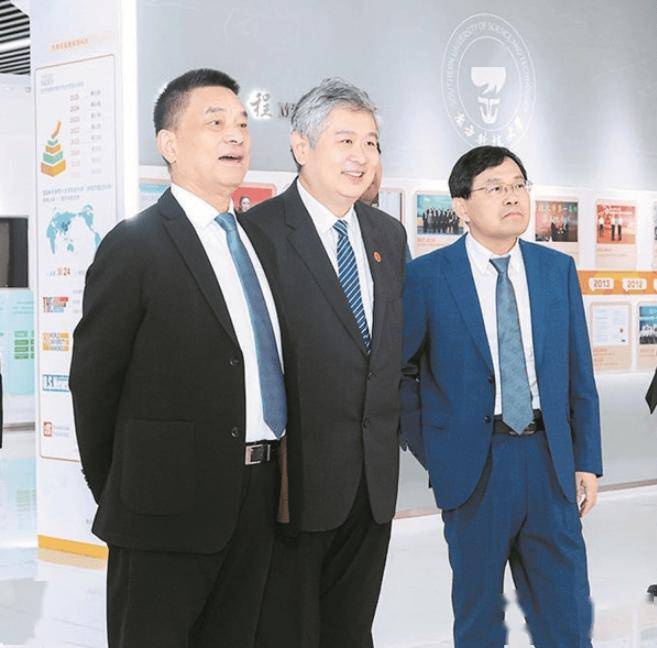 全国政协委员刘永好:传统产业要走“向上卷”之路