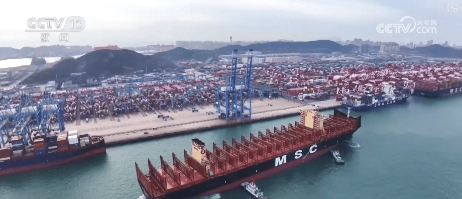 加纳港口首次停靠30万吨巨轮