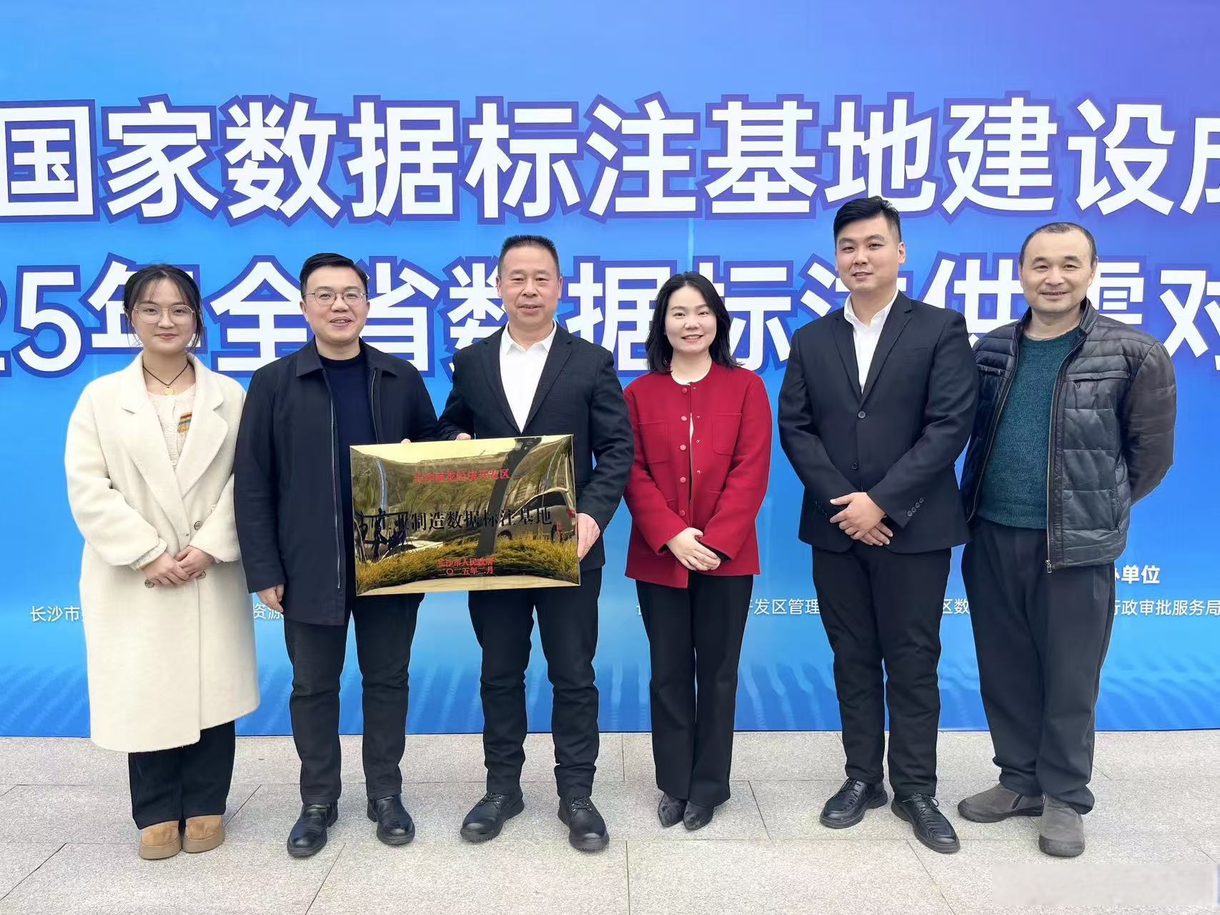 全国人大代表周云杰提四份建议 涉及新型工业化、人工智能、人口老龄化等领域