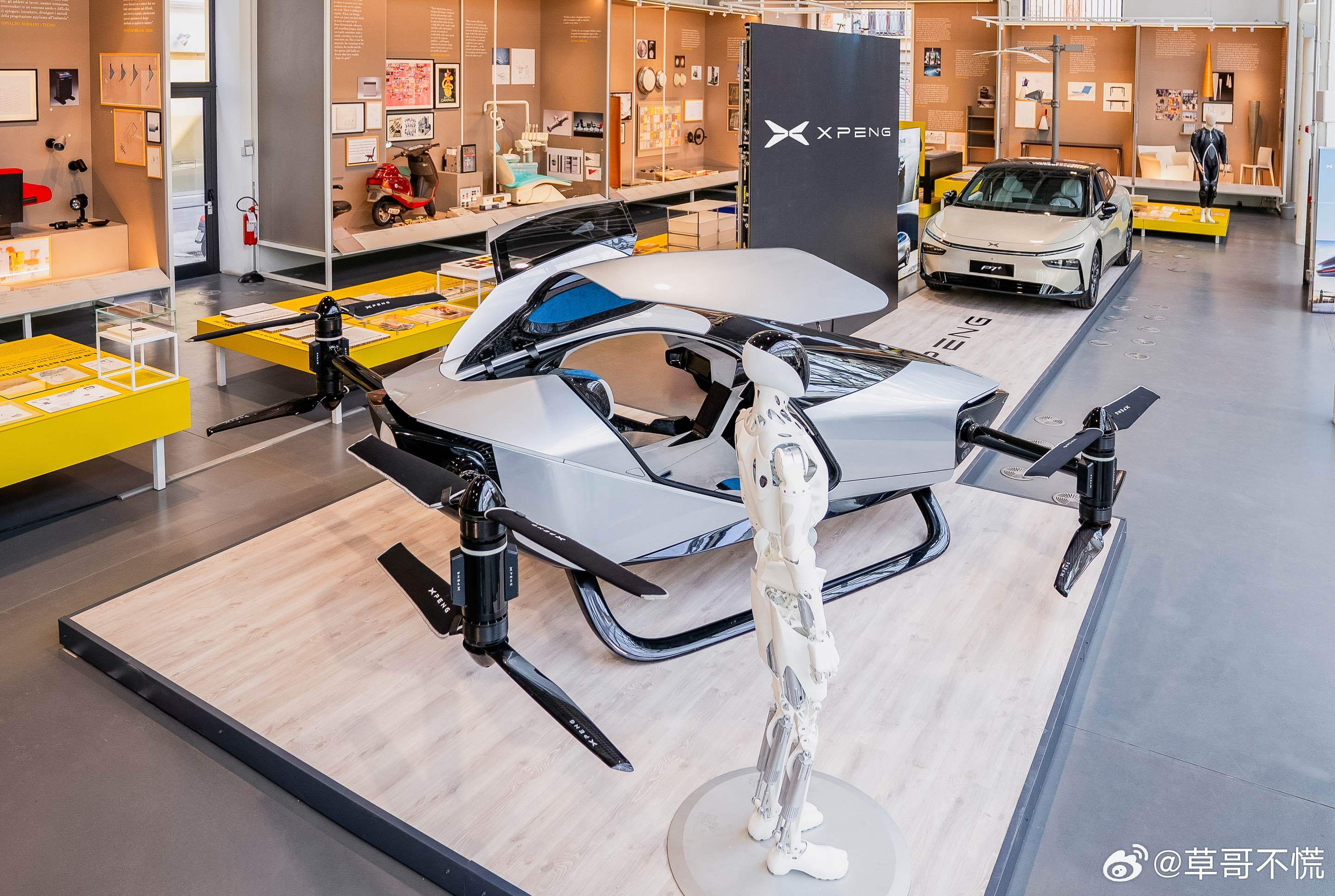上市后首次参展 MiniMax携数十款AI智能硬件生态产品亮相2026AWE