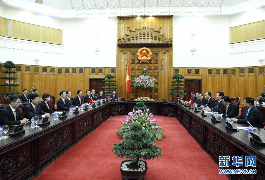 越南总理范明政视察越南科技翰林院