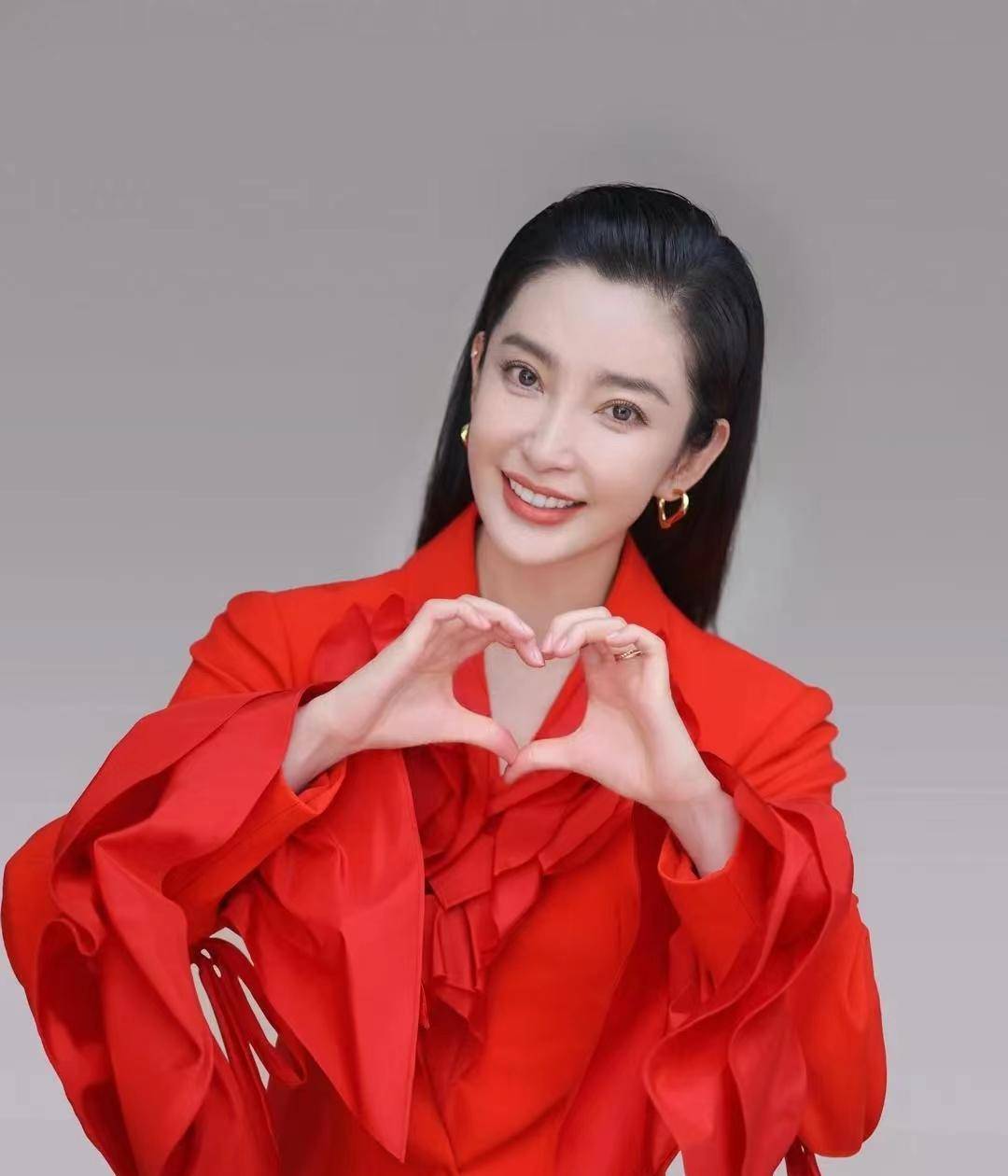 外贸信托董事长调任：80后女将卫��鞔�为履职