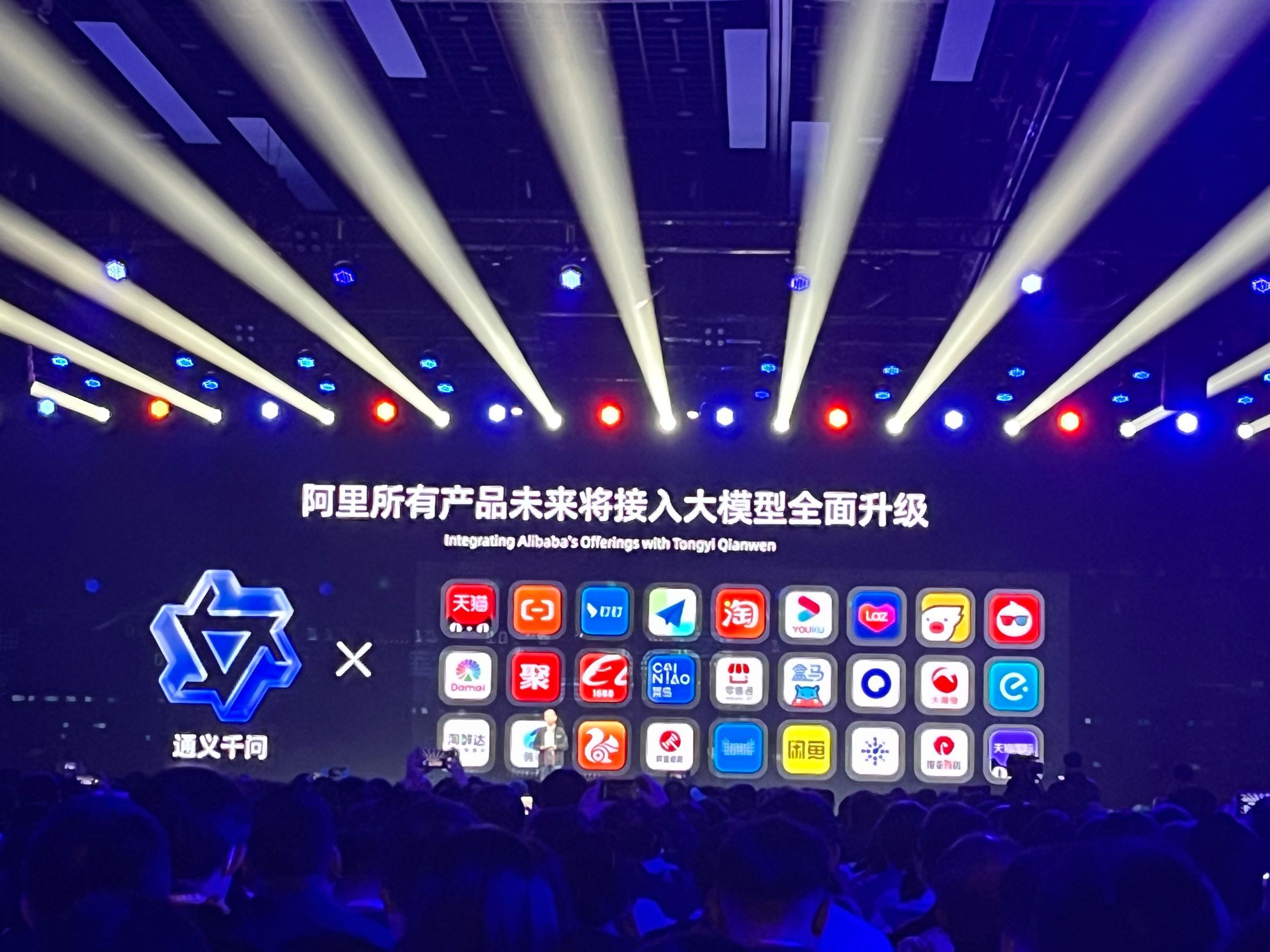 天佑德酒：目前公司使用的AI应用主要是接入第三方模型，公司无自研核心大模型或底层算法