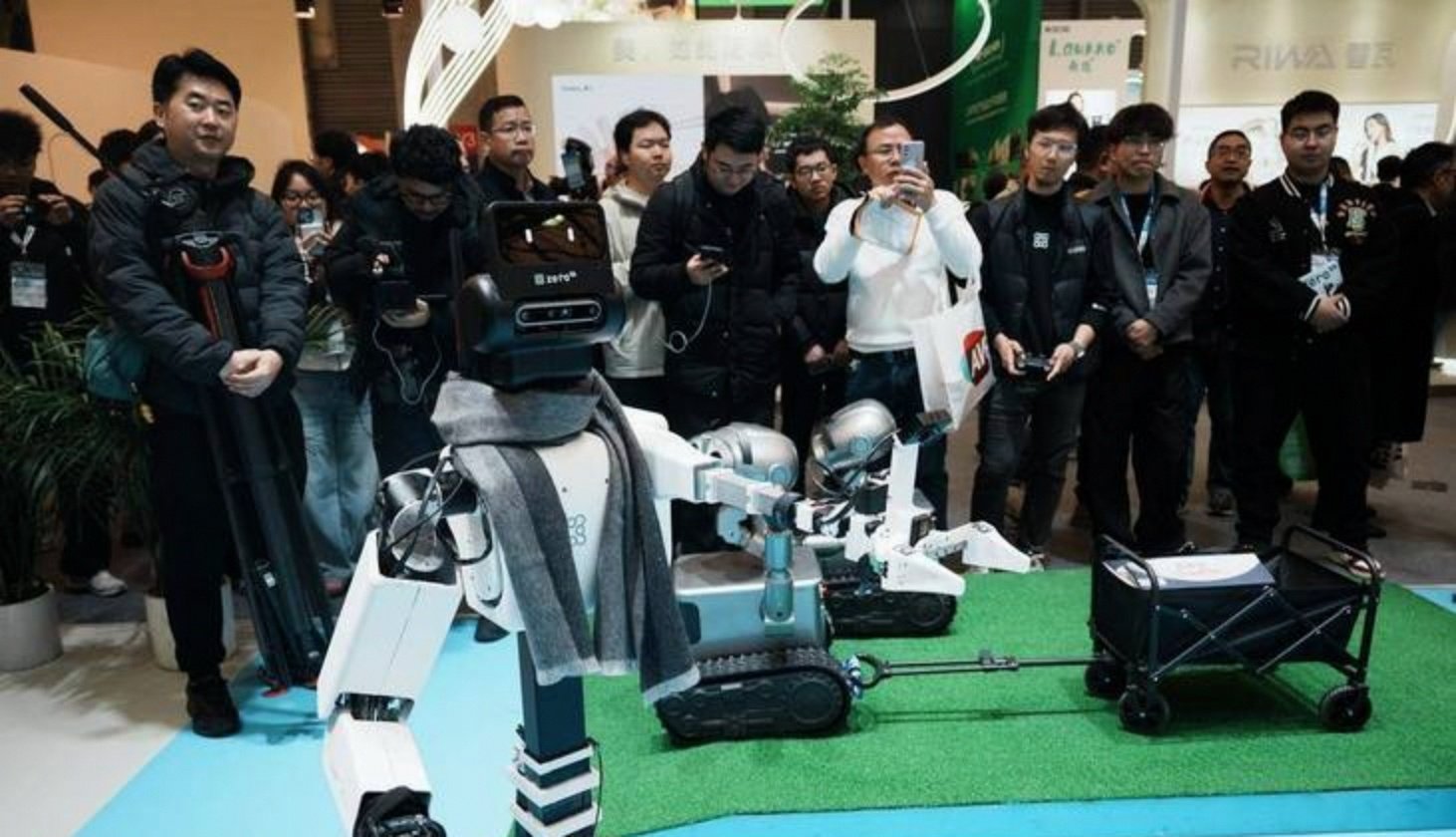 世界纪录！宇树科技机器人，10秒跑完100米！王兴兴：预计今年速度将比博尔特更快！