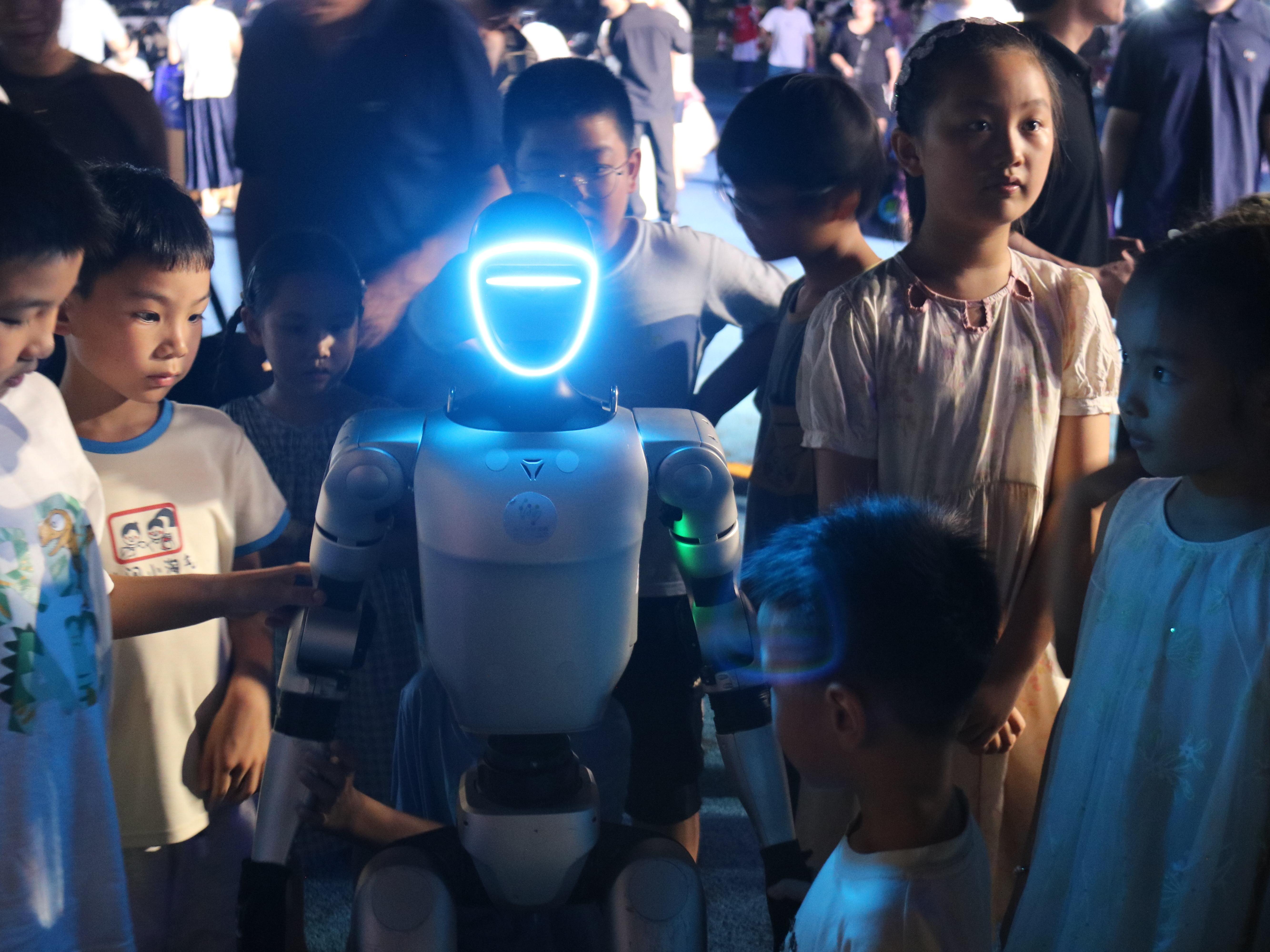 五部门发文规范人工智能拟人化互动服务