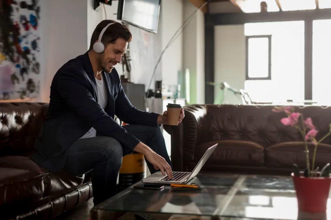 熔断！鞋履巨头暴涨，宣布惊人转型！