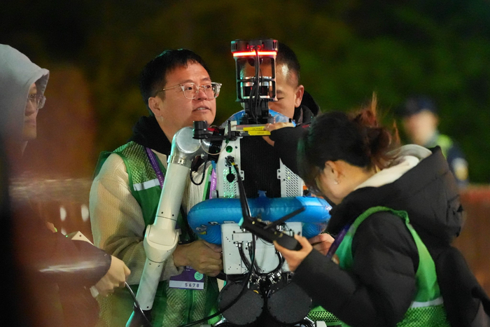 高德官宣首款四足机器人“途途”，将参加亦庄机器人马拉松