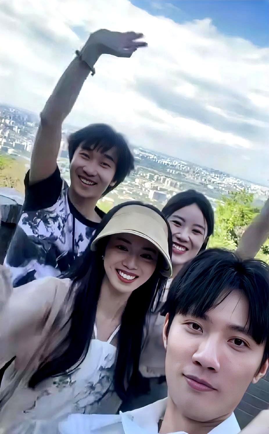 热搜!东方甄选主播天权和明明离职